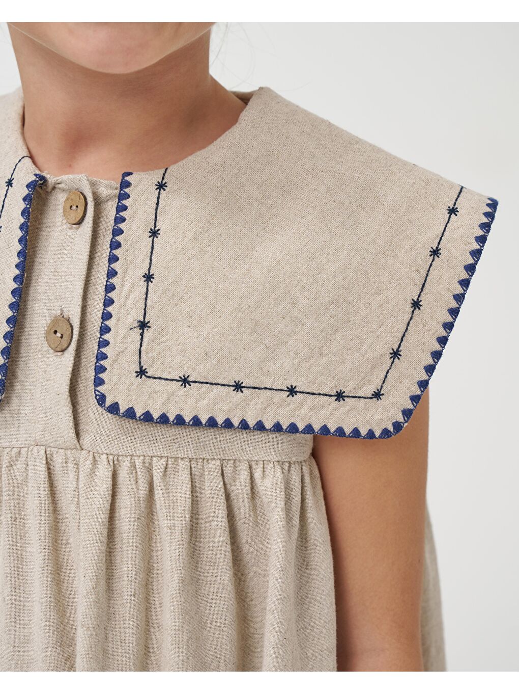 Kız Çocuk Keten Bej Nakışlı Geniş Yaka Elbise-4