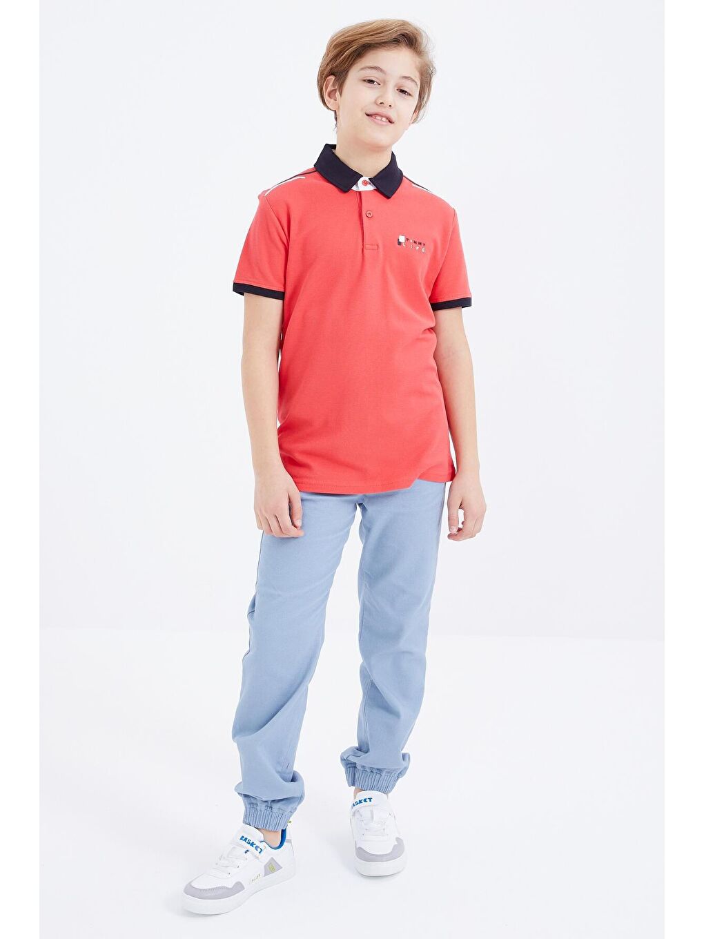 TOMMYLIFE Kırmızı Coral Yazı Nakışlı Kısa Kollu Polo Yaka Erkek Çocuk T-Shirt  - 10896 - 1