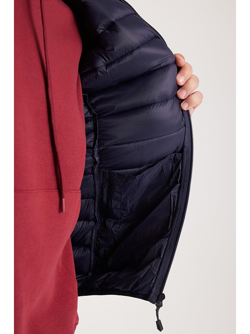 Erkek Relax Fit Rahat Kesim Sıfır Kol Kapüşonlu Çift Cep Fermuarlı Sıcak Tutan Lacivert Şişme Yelek-2