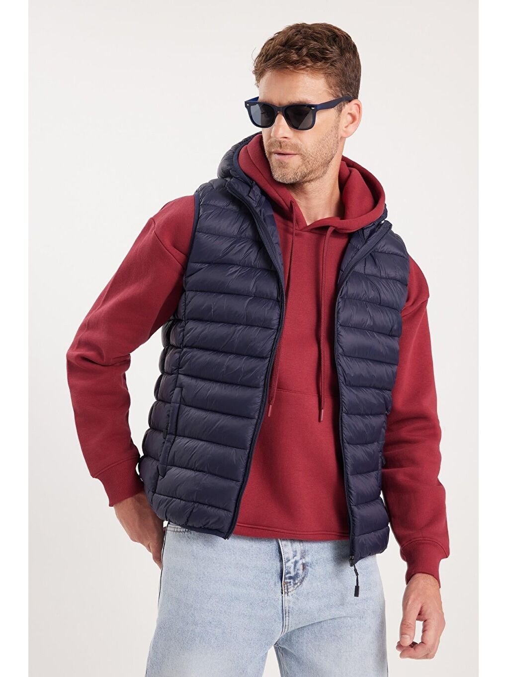 Erkek Relax Fit Rahat Kesim Sıfır Kol Kapüşonlu Çift Cep Fermuarlı Sıcak Tutan Lacivert Şişme Yelek-4