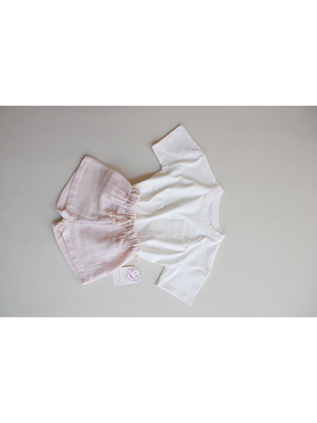 Pembe Kontrast Dikişli Asimetrik Şortlu Takım