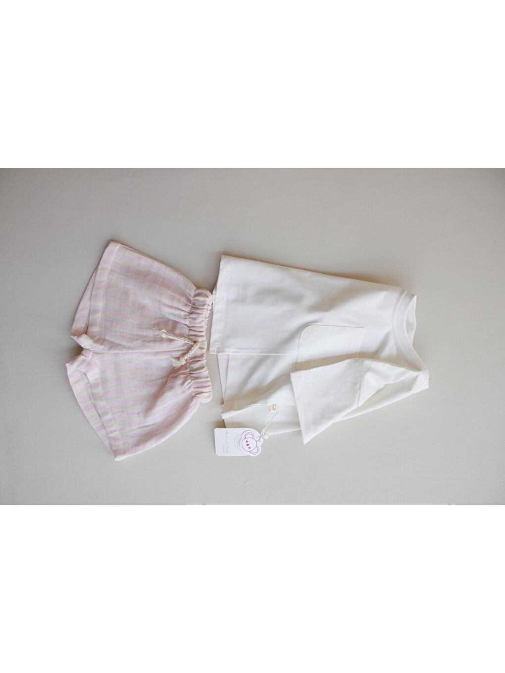 Pembe Kontrast Dikişli Asimetrik Şortlu Takım-1