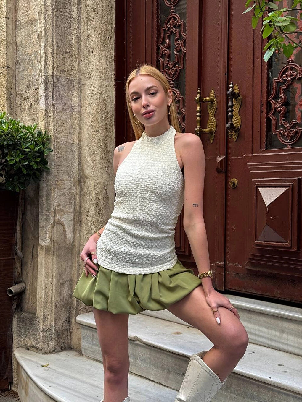 Ekru Kadın Krem Boyundan Bağlamalı Gofre Kumaş Bluz HZL25S-ZK13631