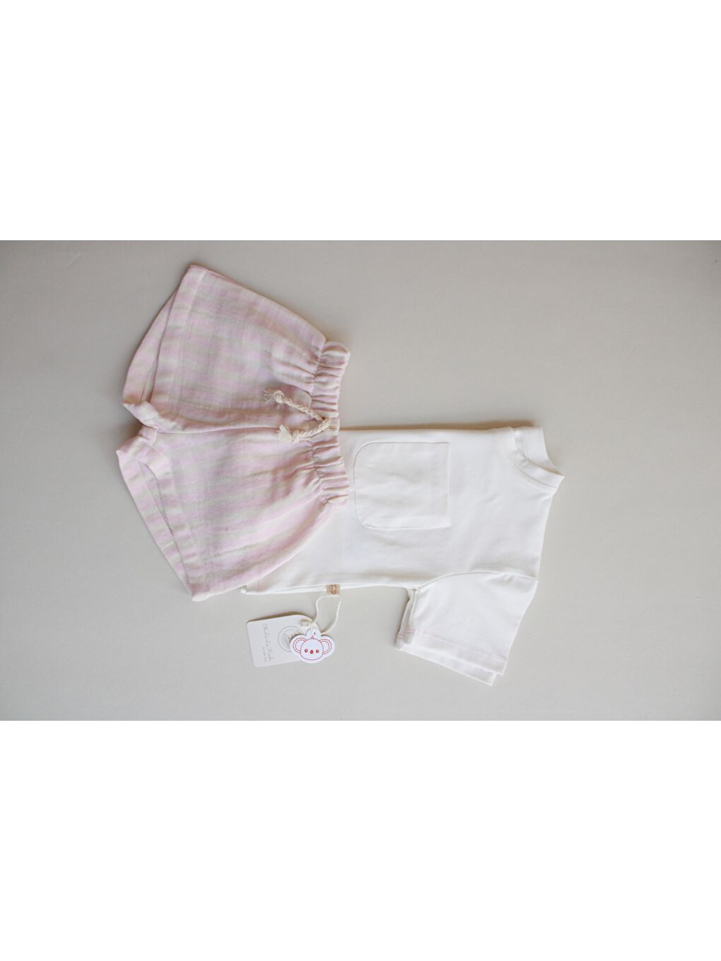 Pembe Kontrast Dikişli Asimetrik Şortlu Takım-3