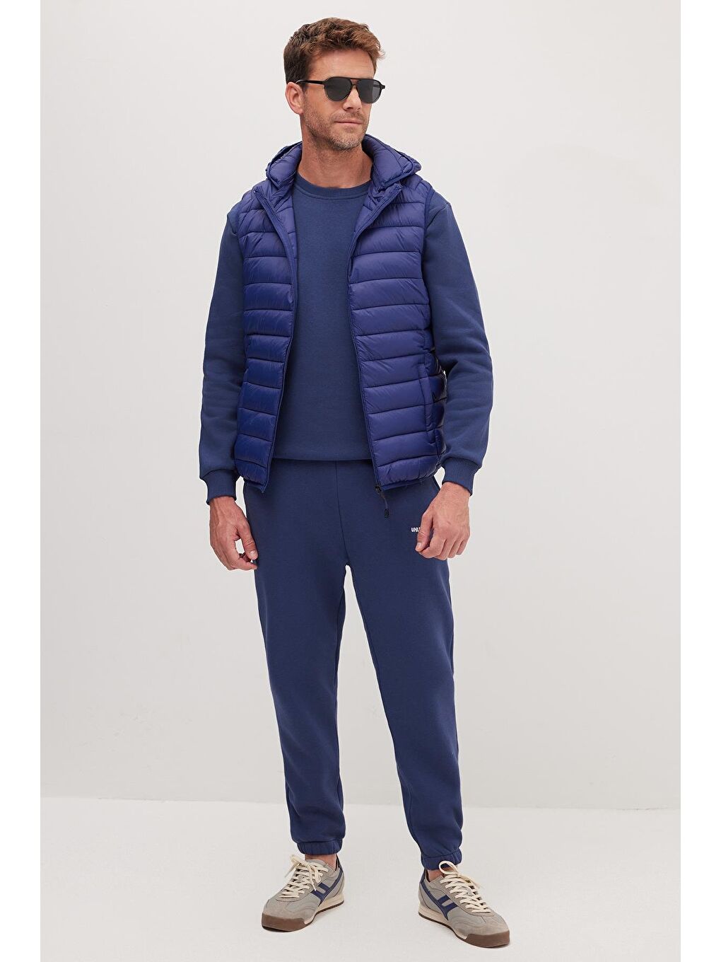 Erkek Relax Fit Rahat Kesim Sıfır Kol Kapüşonlu Çift Cepli Fermuarlı Sıcak Tutan Mavi Şişme Yelek-1