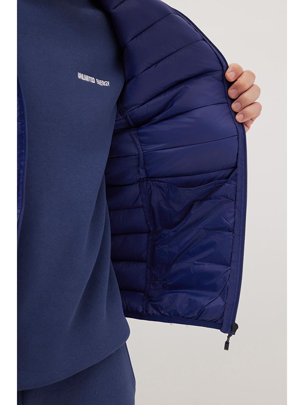 Erkek Relax Fit Rahat Kesim Sıfır Kol Kapüşonlu Çift Cepli Fermuarlı Sıcak Tutan Mavi Şişme Yelek-2