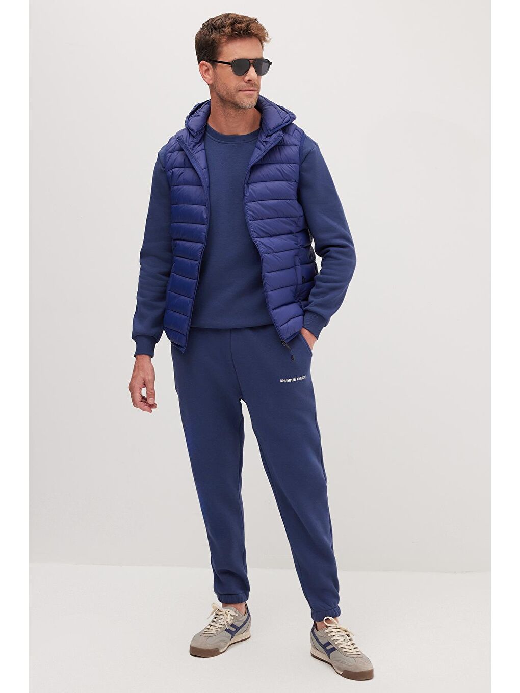 Erkek Relax Fit Rahat Kesim Sıfır Kol Kapüşonlu Çift Cepli Fermuarlı Sıcak Tutan Mavi Şişme Yelek-4