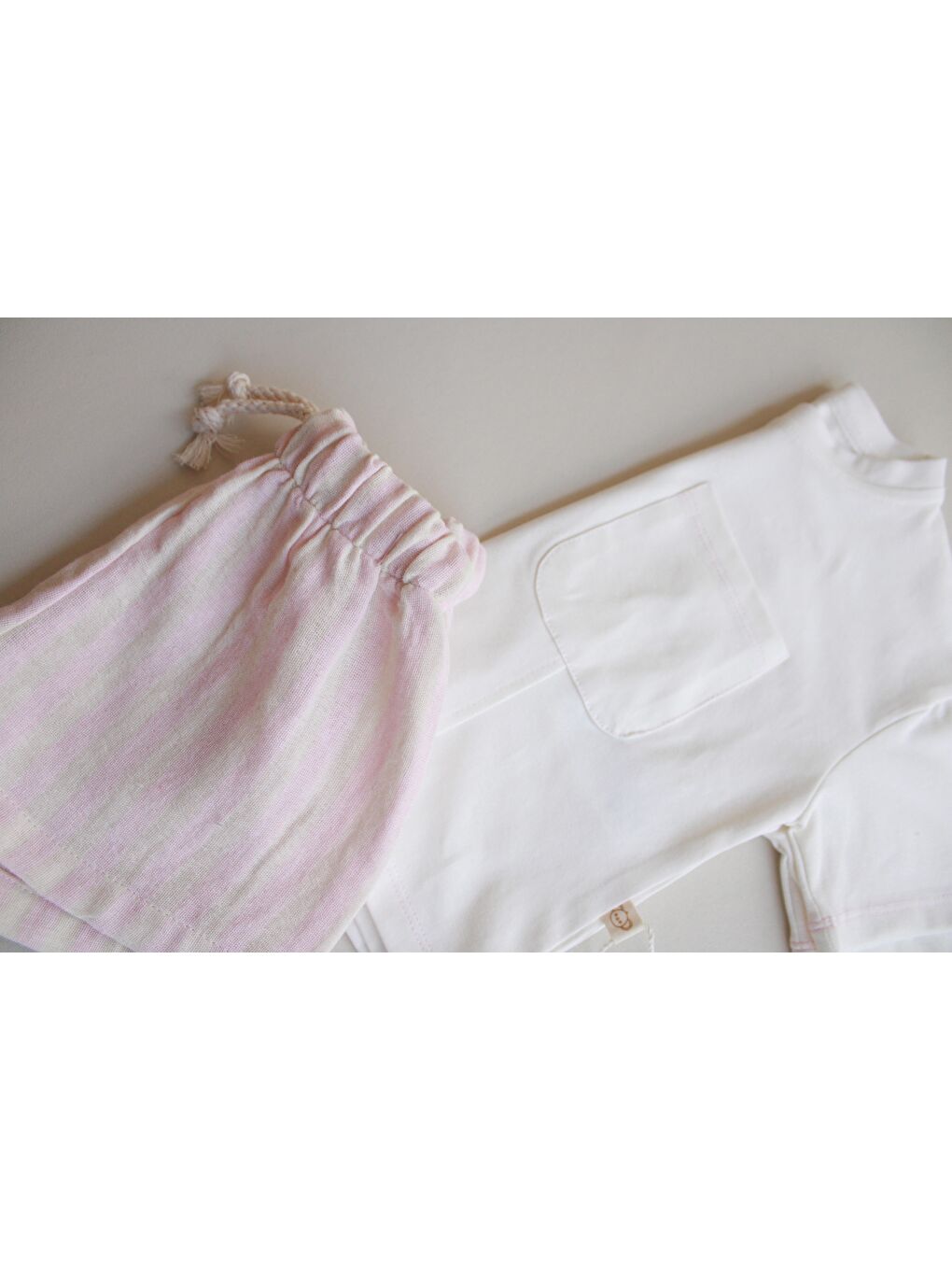 Pembe Kontrast Dikişli Asimetrik Şortlu Takım-7