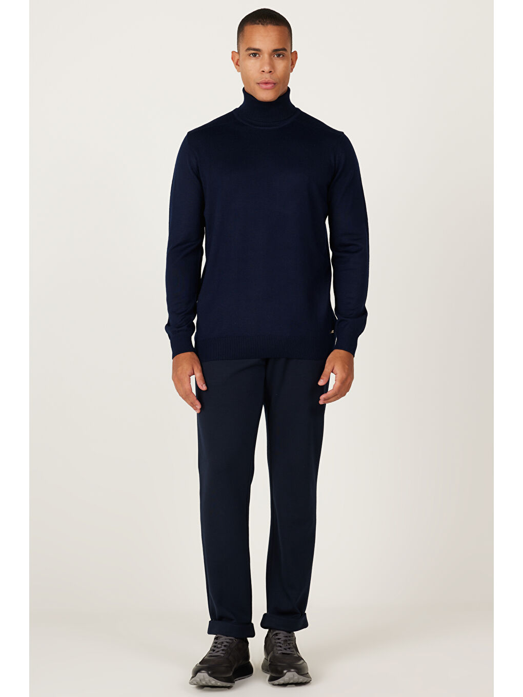 Erkek Siyah Slim Fit Dar Kesim Beli Bağlamalı Esnek Pantolon-1