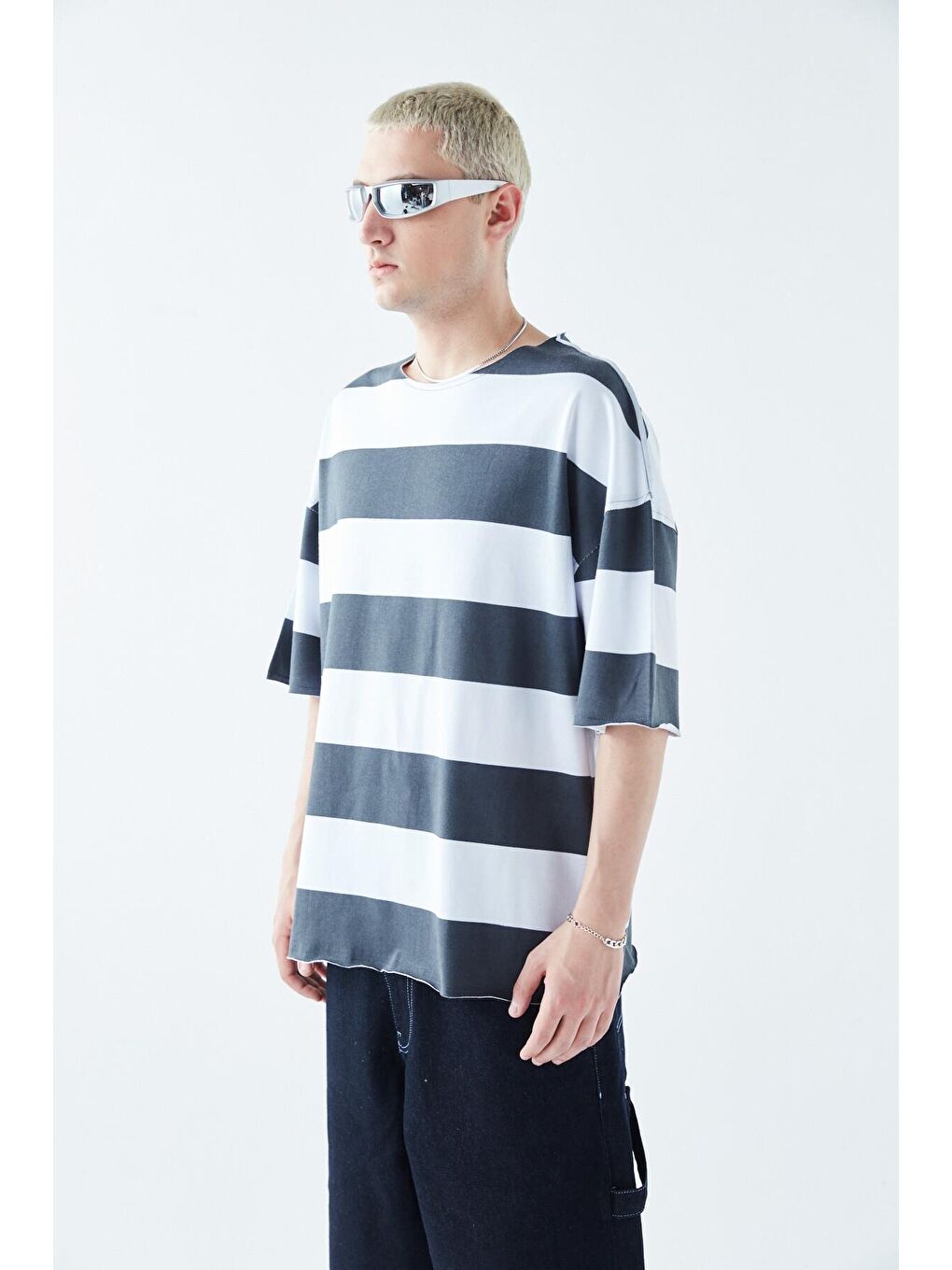 Gri Dijital Baskılı Şeritli %100 Pamuk Oversize Tişört Füme-6