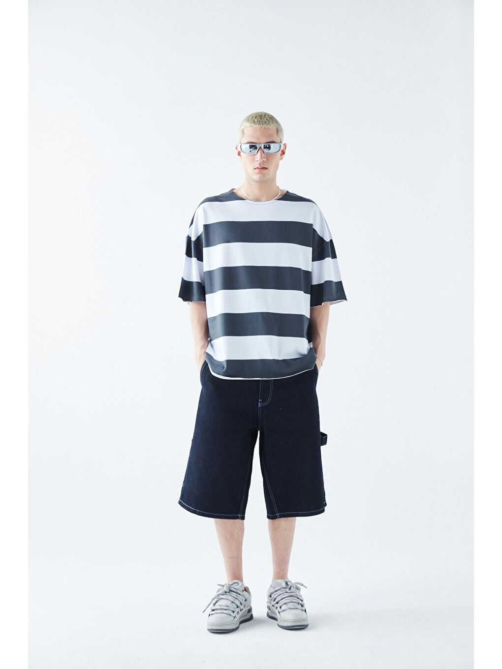 Gri Dijital Baskılı Şeritli %100 Pamuk Oversize Tişört Füme-7