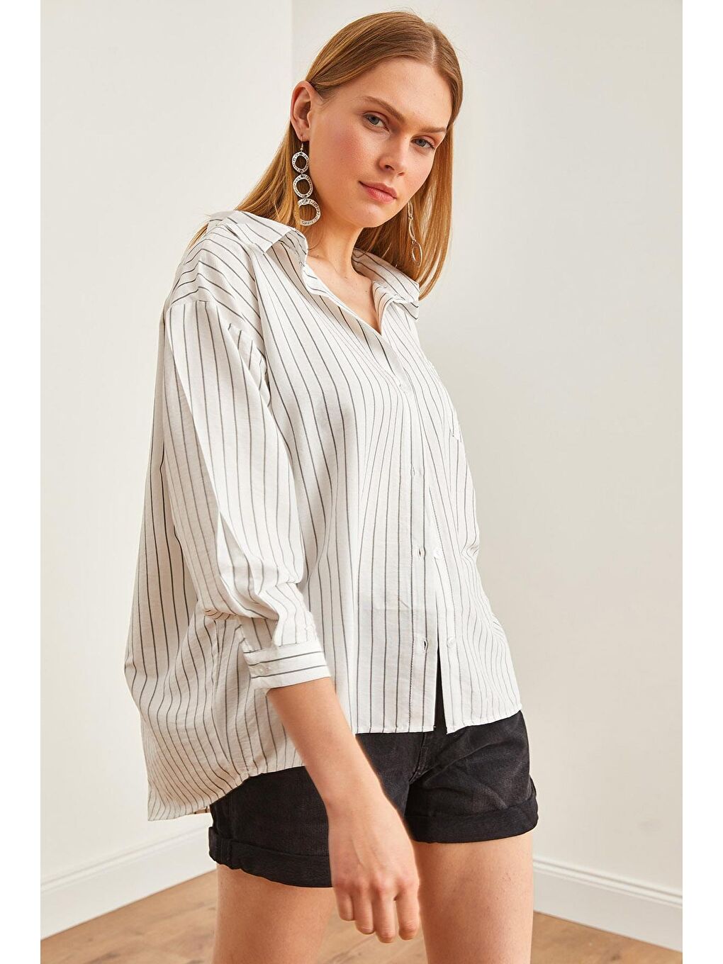 Beyaz Cepli Çizgili Boyfriend Oversize Gömlek