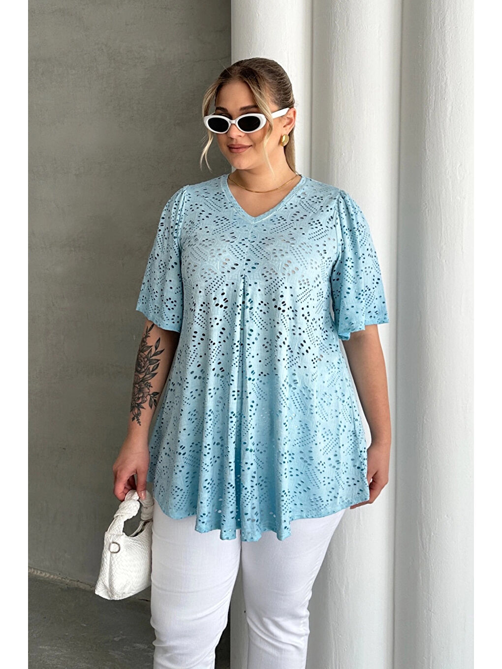 Mavi Büyük Beden V Yaka Kısa Kollu Dantel Detaylı Astarsız Bluz 302957-1