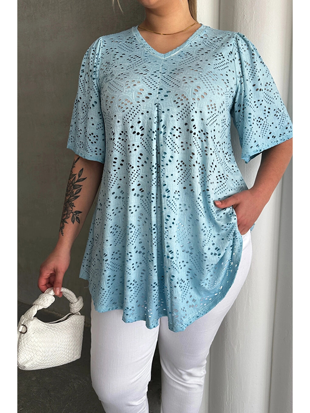 Mavi Büyük Beden V Yaka Kısa Kollu Dantel Detaylı Astarsız Bluz 302957-3