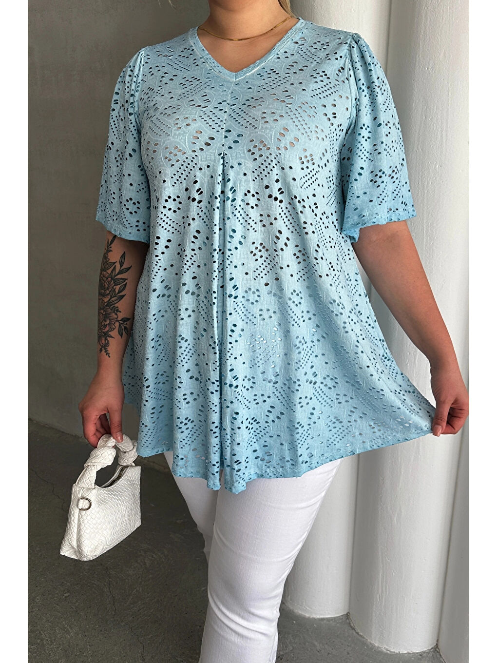 Mavi Büyük Beden V Yaka Kısa Kollu Dantel Detaylı Astarsız Bluz 302957-4