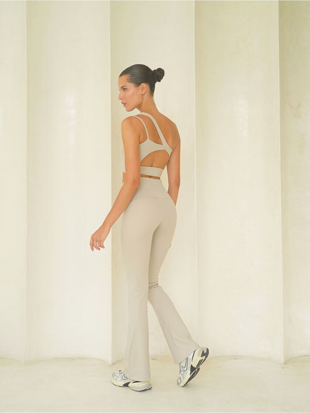 Bej Asana Omuz Detay Spor Taş Crop-4