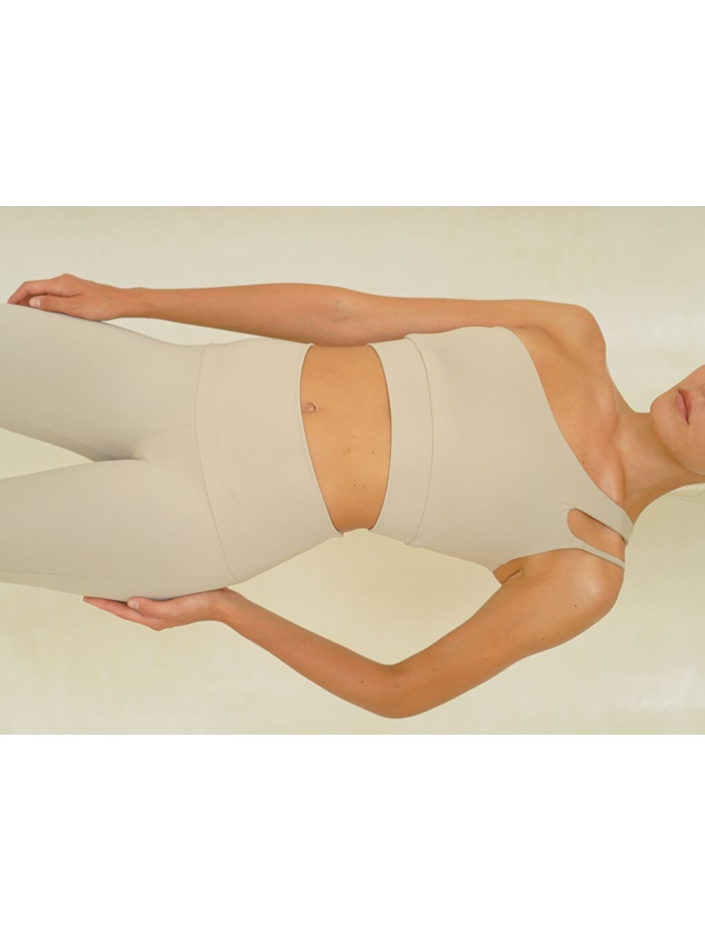 Bej Asana Omuz Detay Spor Taş Crop-5