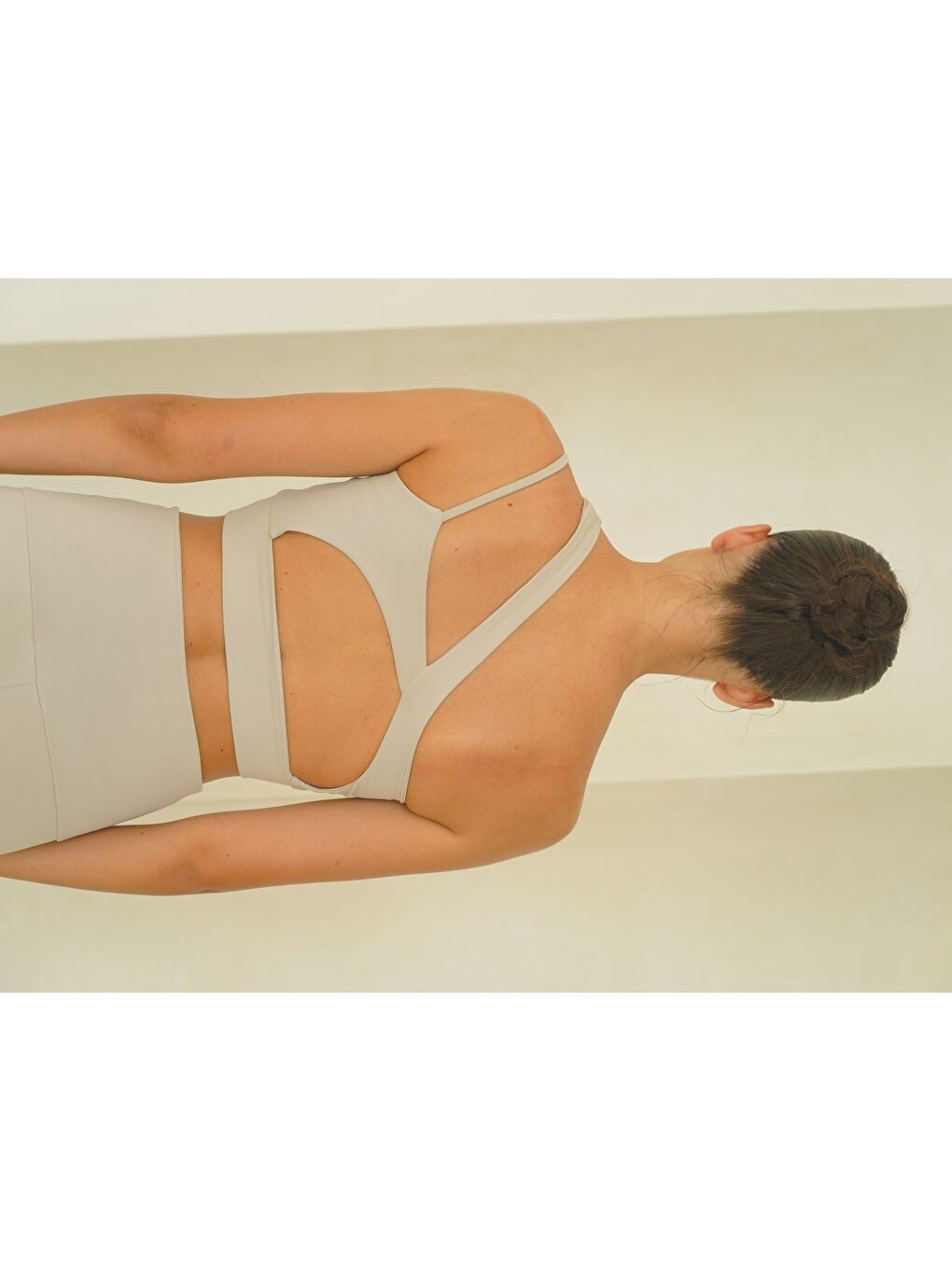 Bej Asana Omuz Detay Spor Taş Crop-6