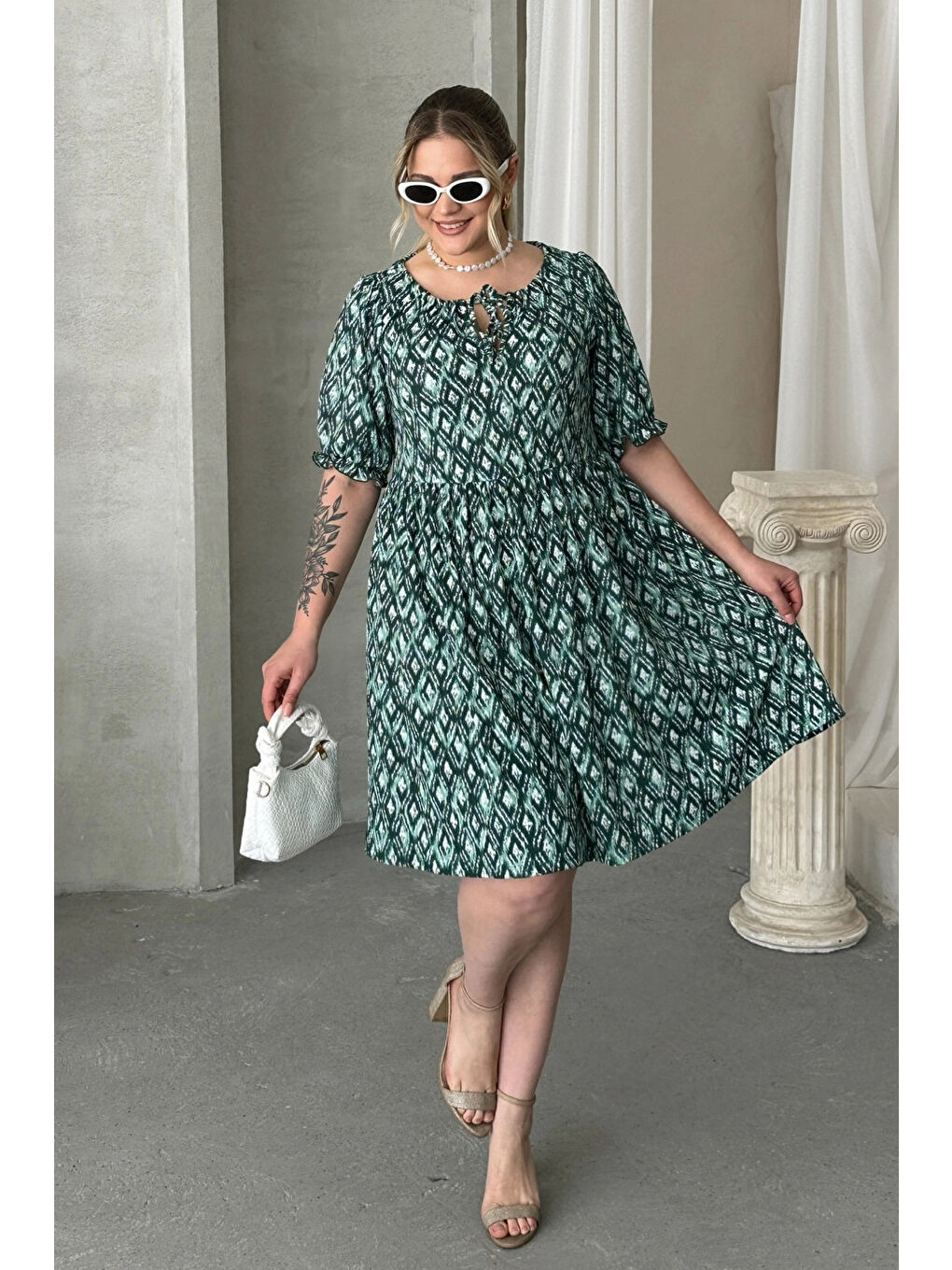 Yeşil Büyük Beden Önü Bağlamalı Yarım Kollu Desenli Mini Elbise 101-8