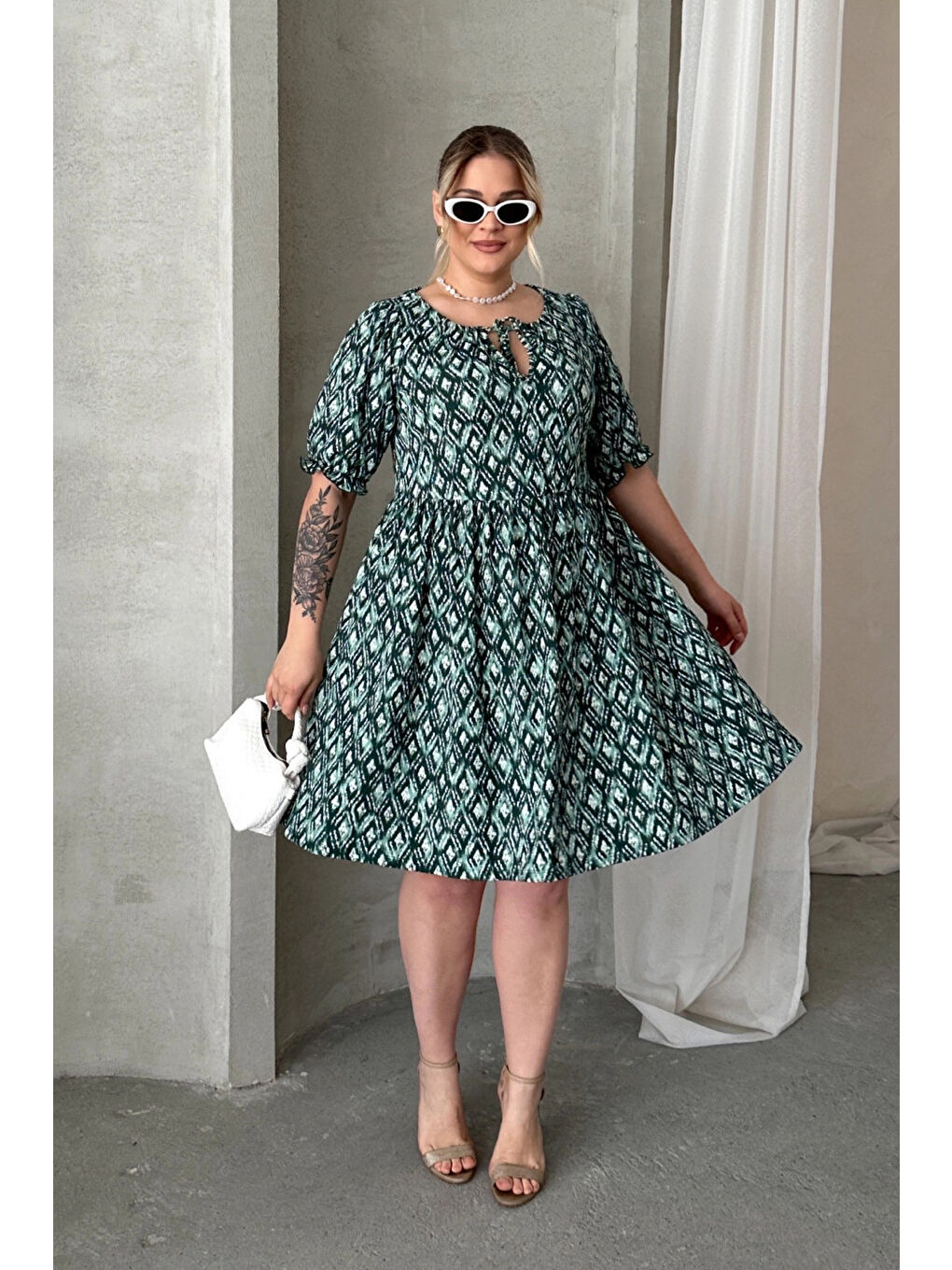 Yeşil Büyük Beden Önü Bağlamalı Yarım Kollu Desenli Mini Elbise 101-8-1