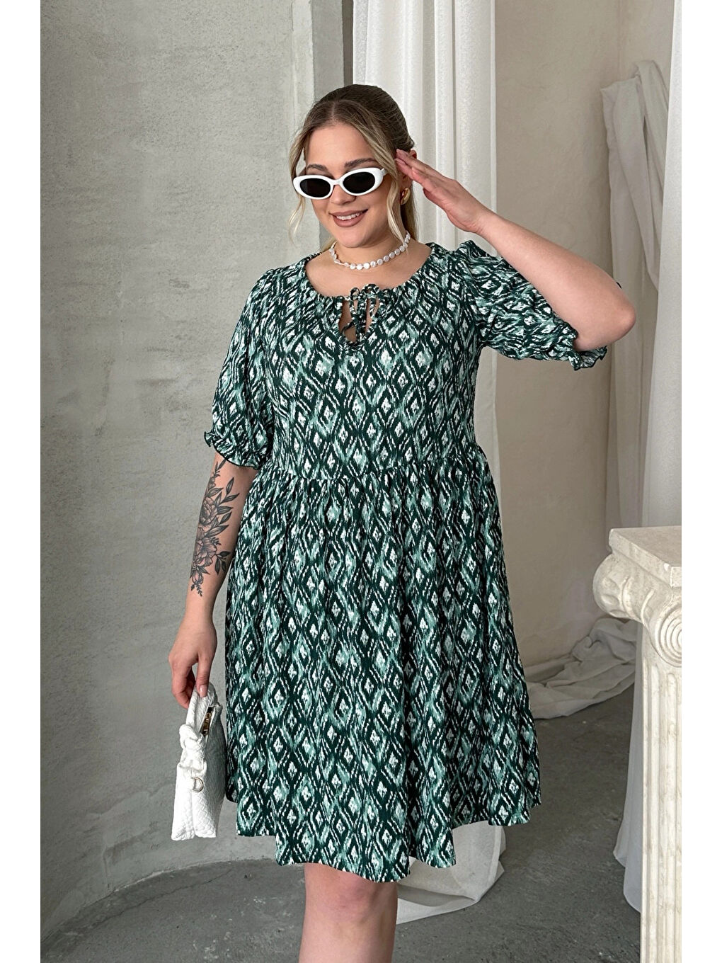 Yeşil Büyük Beden Önü Bağlamalı Yarım Kollu Desenli Mini Elbise 101-8-4
