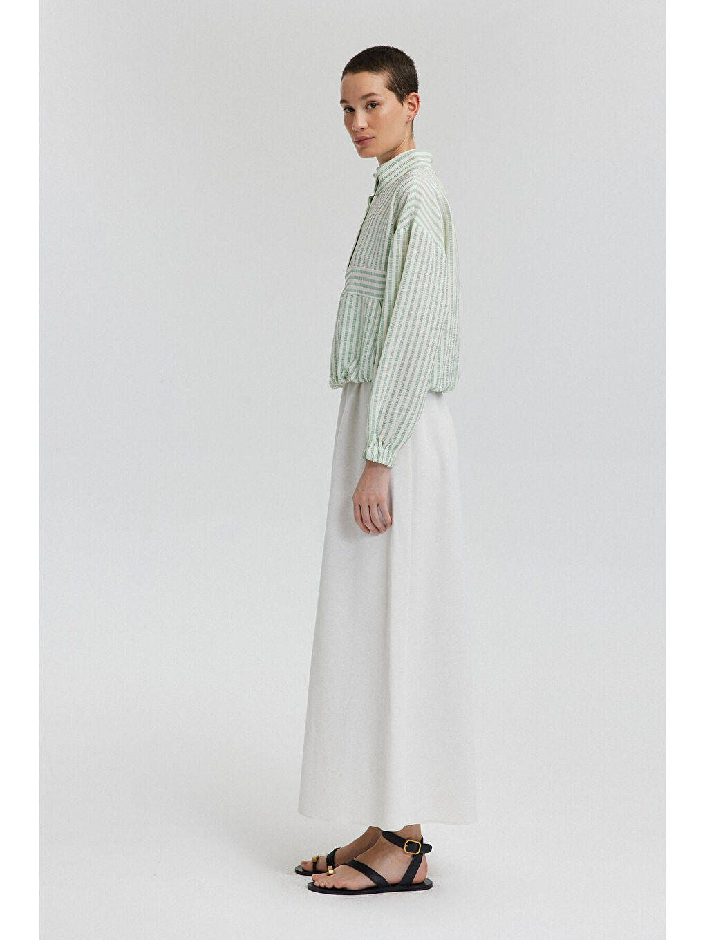 Yeşil Düğme Detaylı Dik Yaka Bluz-1