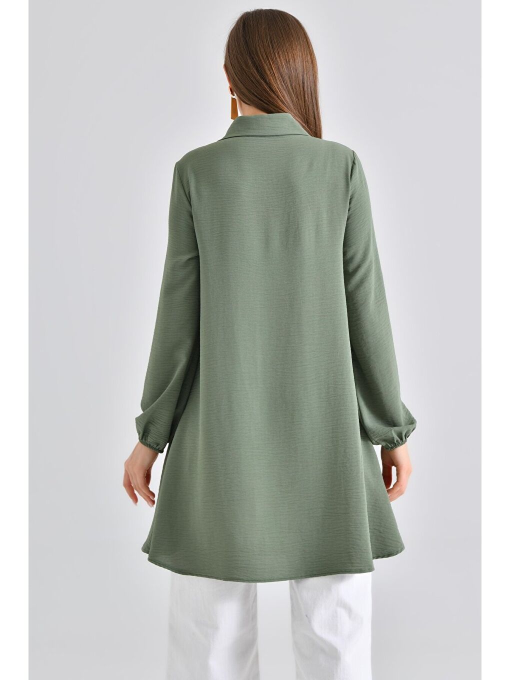 Haki Kadın Gömlek Yaka Ahşap Düğmeli Kolağzı Lastikli Aerobin Dokuma Tunik - Regular Fit-4