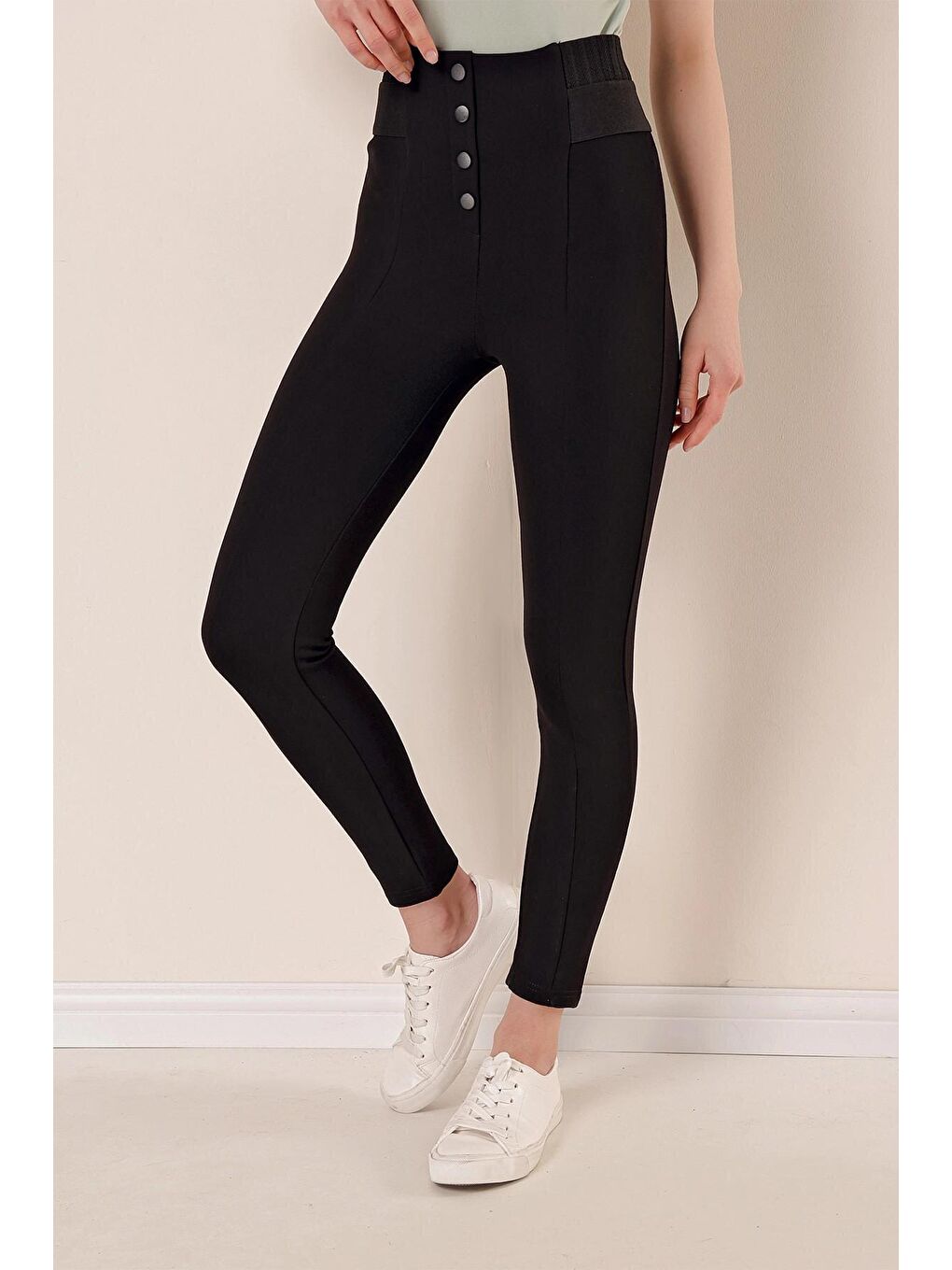 Siyah Önü Düğmeli Kemer Detaylı Dikişli Çelik Örme Toparlayıcı Tayt-2