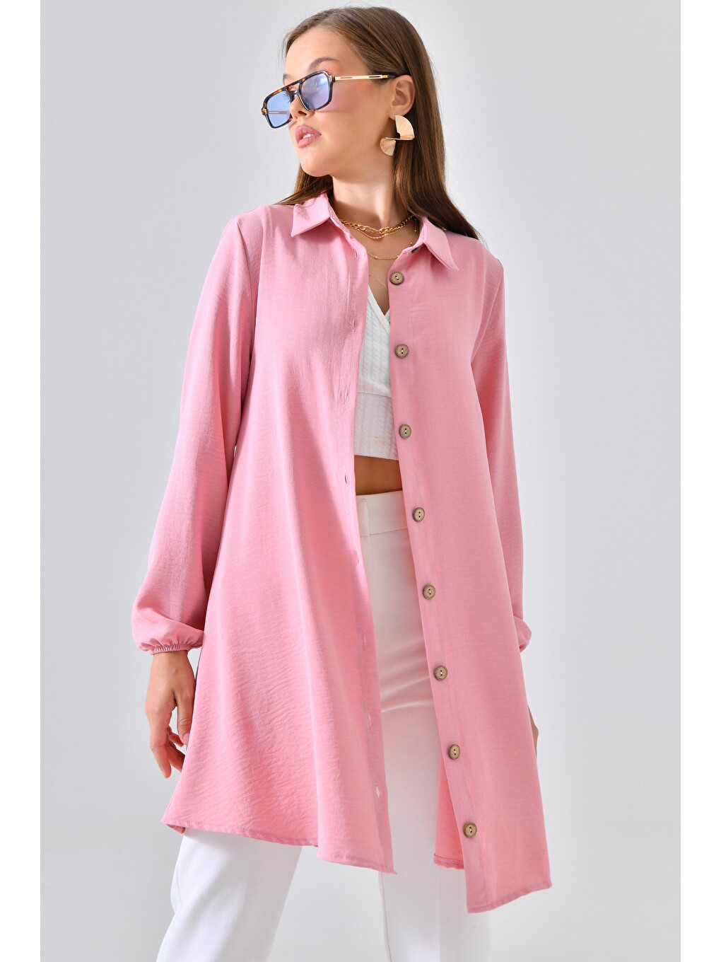 Pembe Pudra Kadın Gömlek Yaka Ahşap Düğmeli Kolağzı Lastikli Aerobin Dokuma Tunik - Regular Fit-2