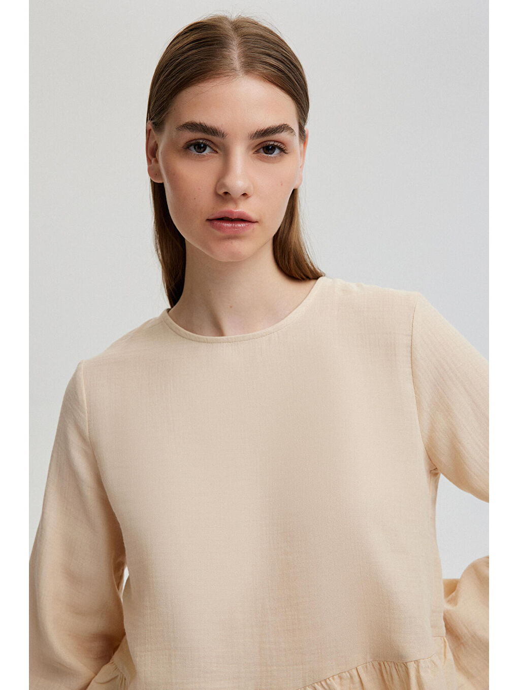 Ekru Volanlı Müslin Bluz-4