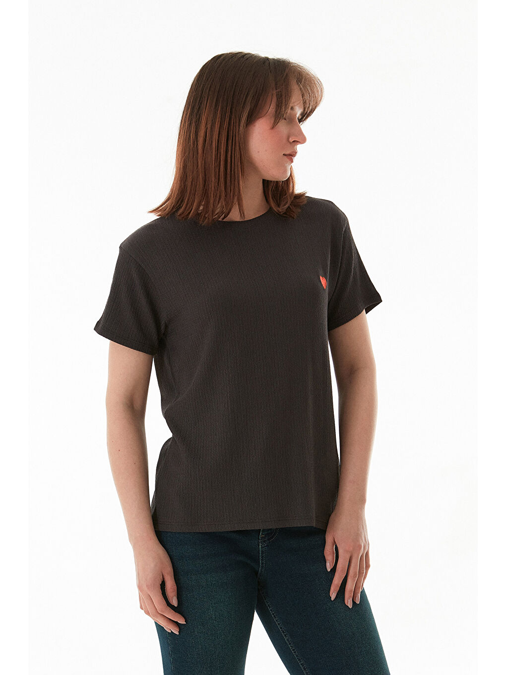 Antrasit Kalp Nakışlı Bürümcük Kumaş Tişört-3