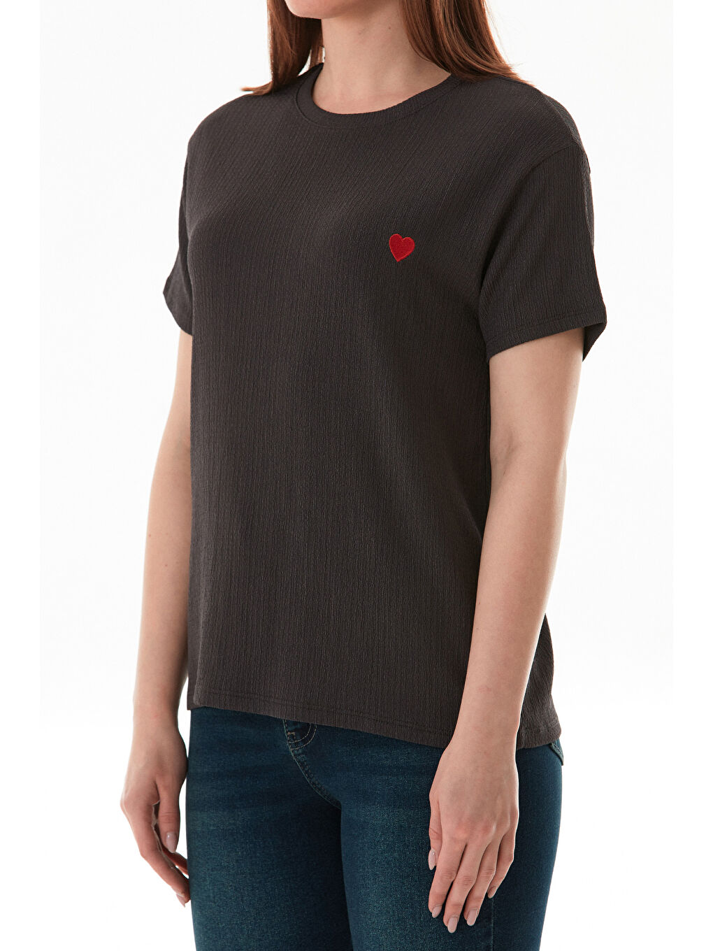 Antrasit Kalp Nakışlı Bürümcük Kumaş Tişört-4
