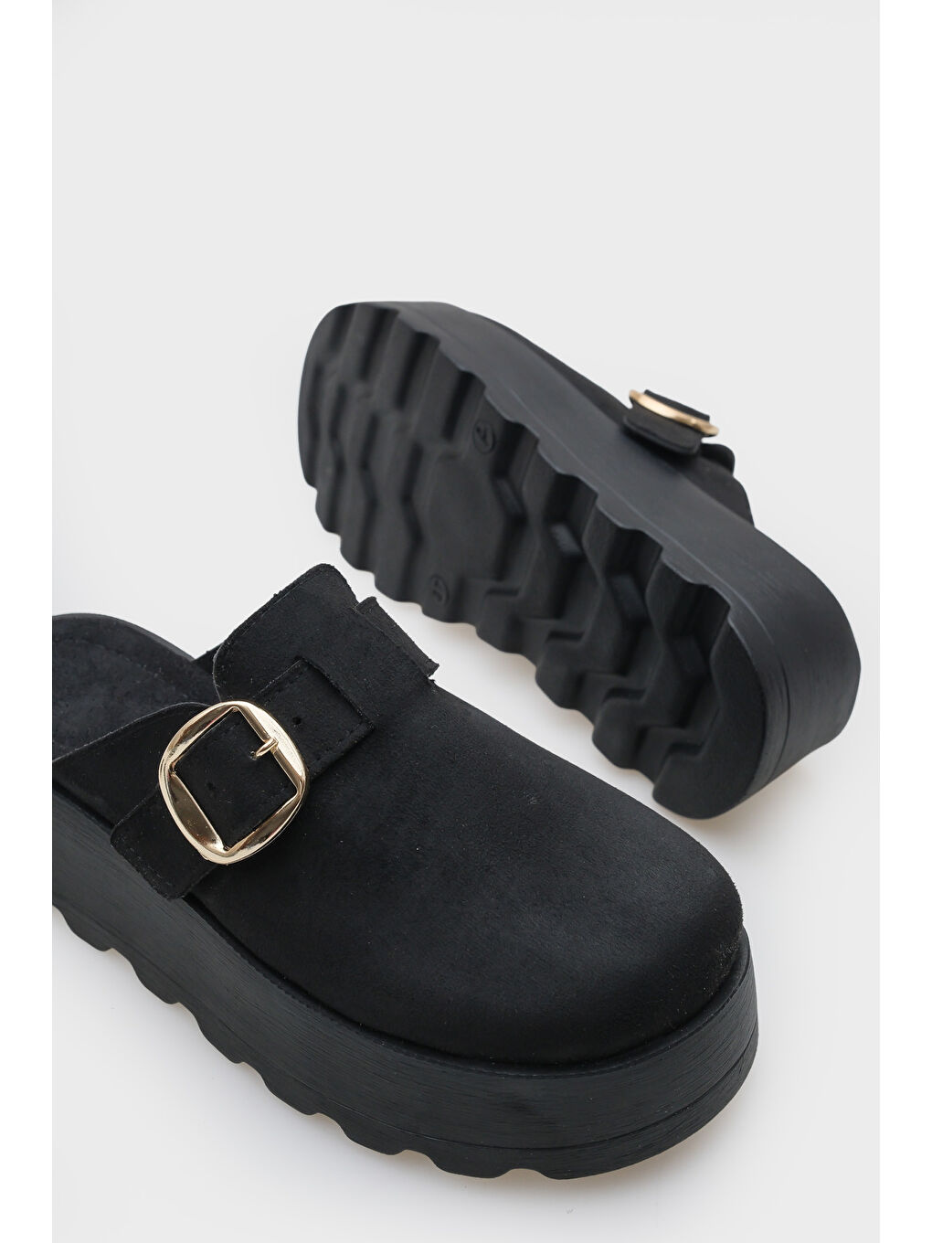 Siyah Minette Kürklü Süet Görünümlü Kadın Sabo-3