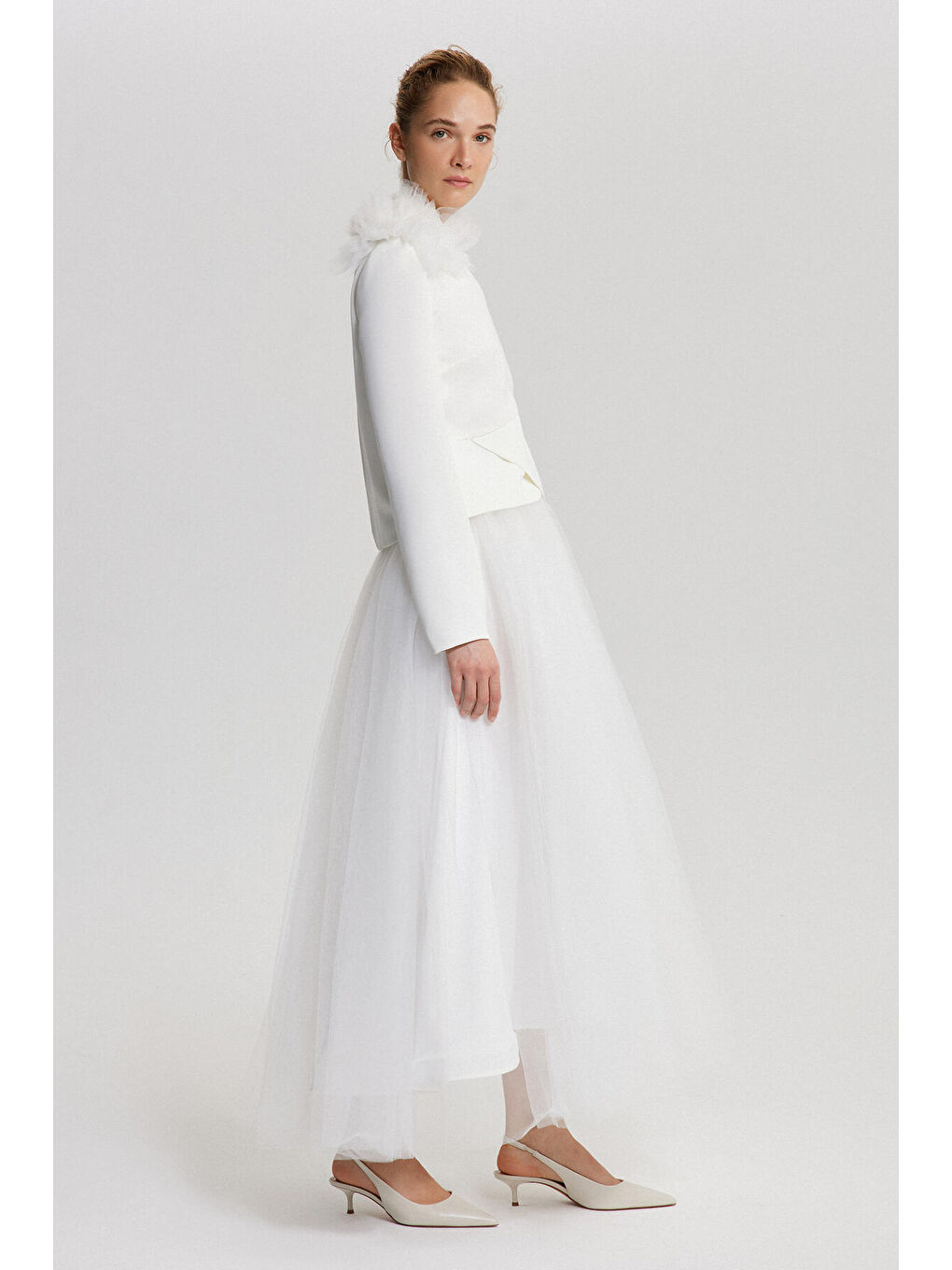 Beyaz Tül Garnili Volanlı Bluz-2