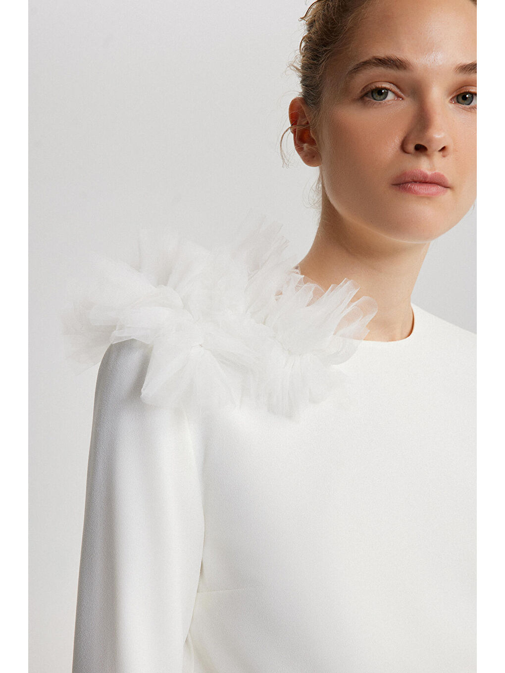 Beyaz Tül Garnili Volanlı Bluz-4