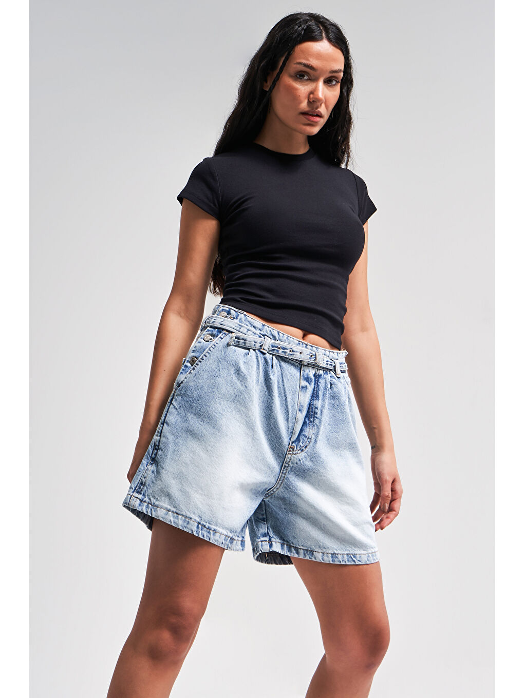 Mavi Kadın Snow Jean Rengi 4s5-27 Kemer Detaylı Midi Boy Pileli %100 Pamuk Denim Şort-1