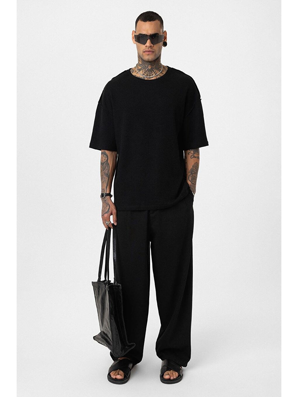 Arka Yazı Baskılı Oversize Triko Tişört Siyah