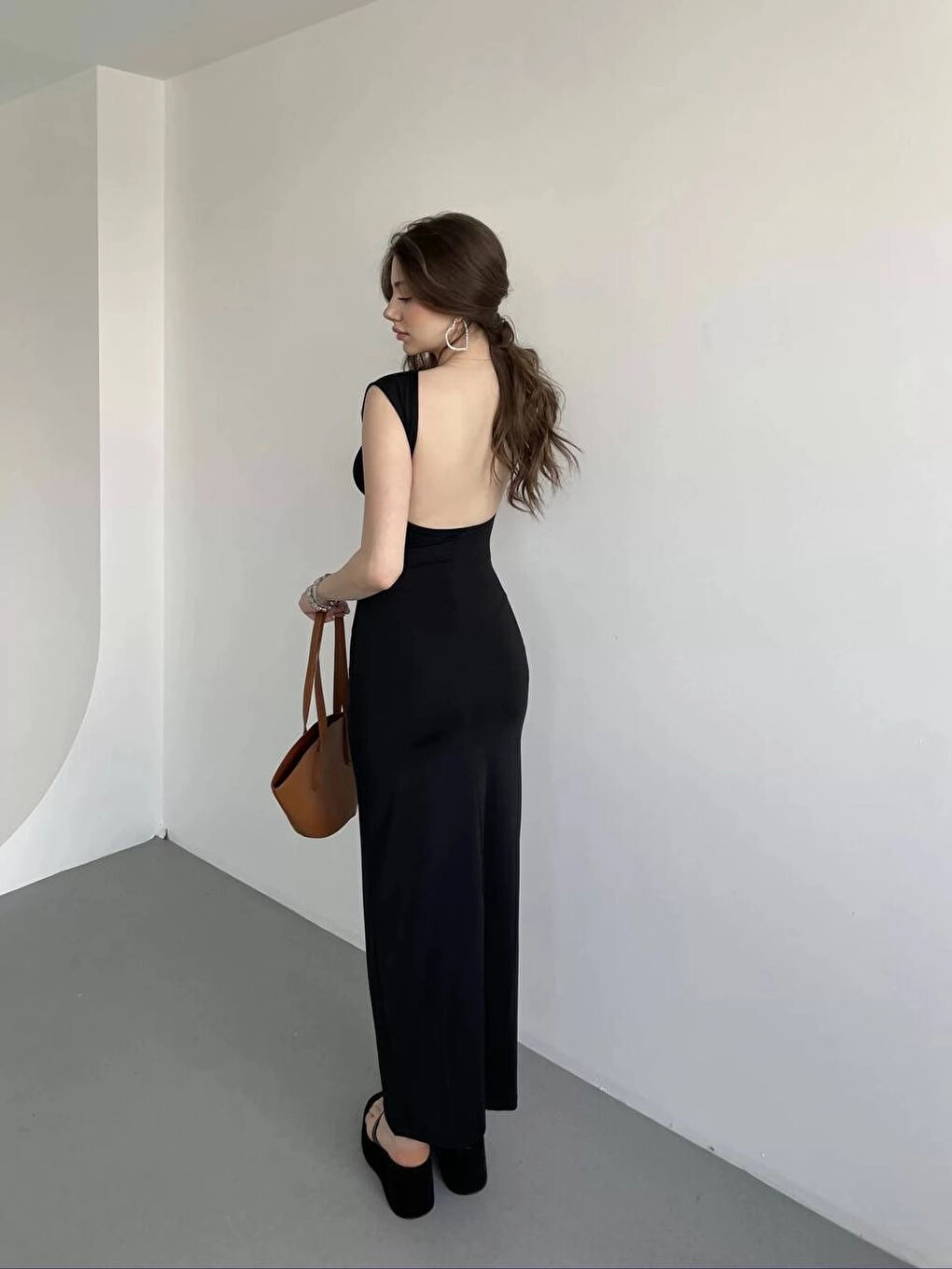 Kadın Siyah Sırt Dekolteli Yumuşak Dokulu Elbise HZL25S-ZK13321-1