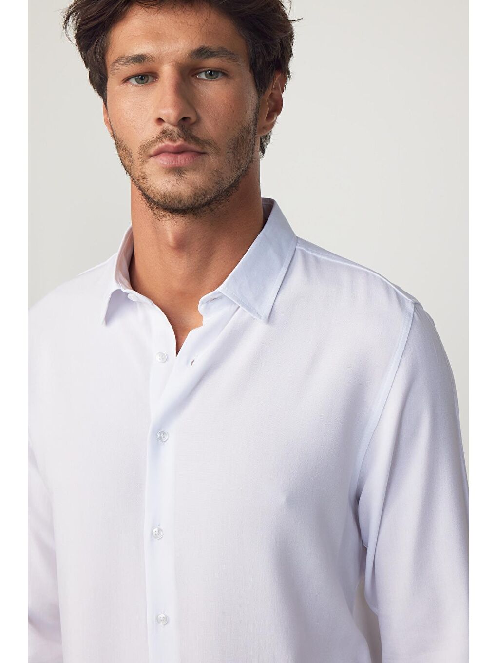 Slim Fit Dar Kesim Uzun Kol Dökümlü Viskon Şık Erkek Beyaz Gömlek-1