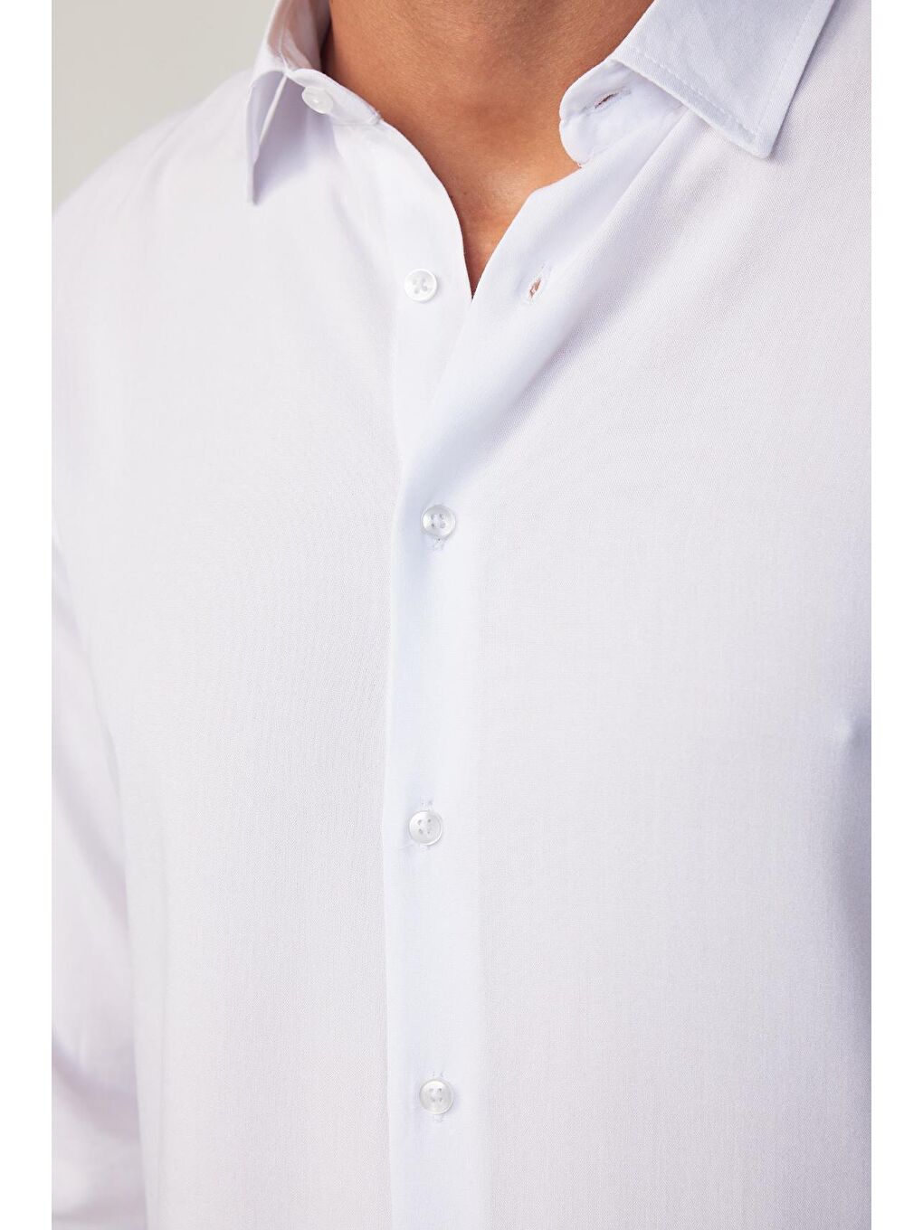 Slim Fit Dar Kesim Uzun Kol Dökümlü Viskon Şık Erkek Beyaz Gömlek-3