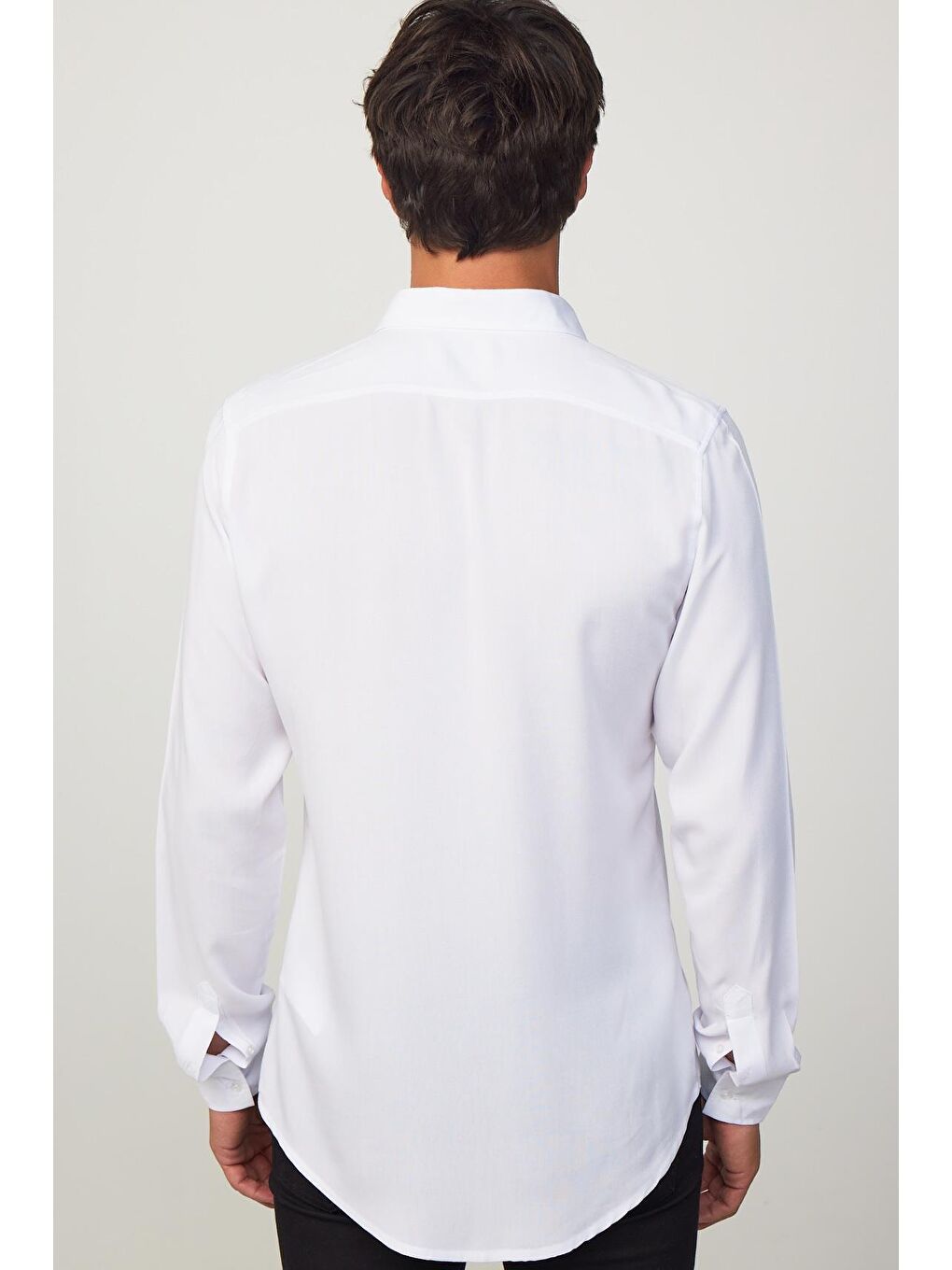 Slim Fit Dar Kesim Uzun Kol Dökümlü Viskon Şık Erkek Beyaz Gömlek-4