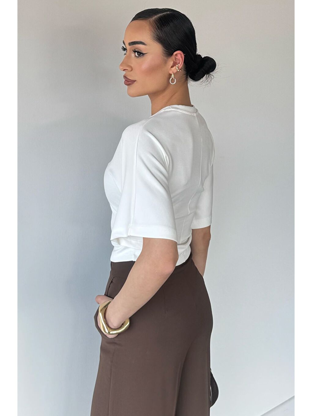 Ekru Kadın Bel Büzgülü Tişört-3