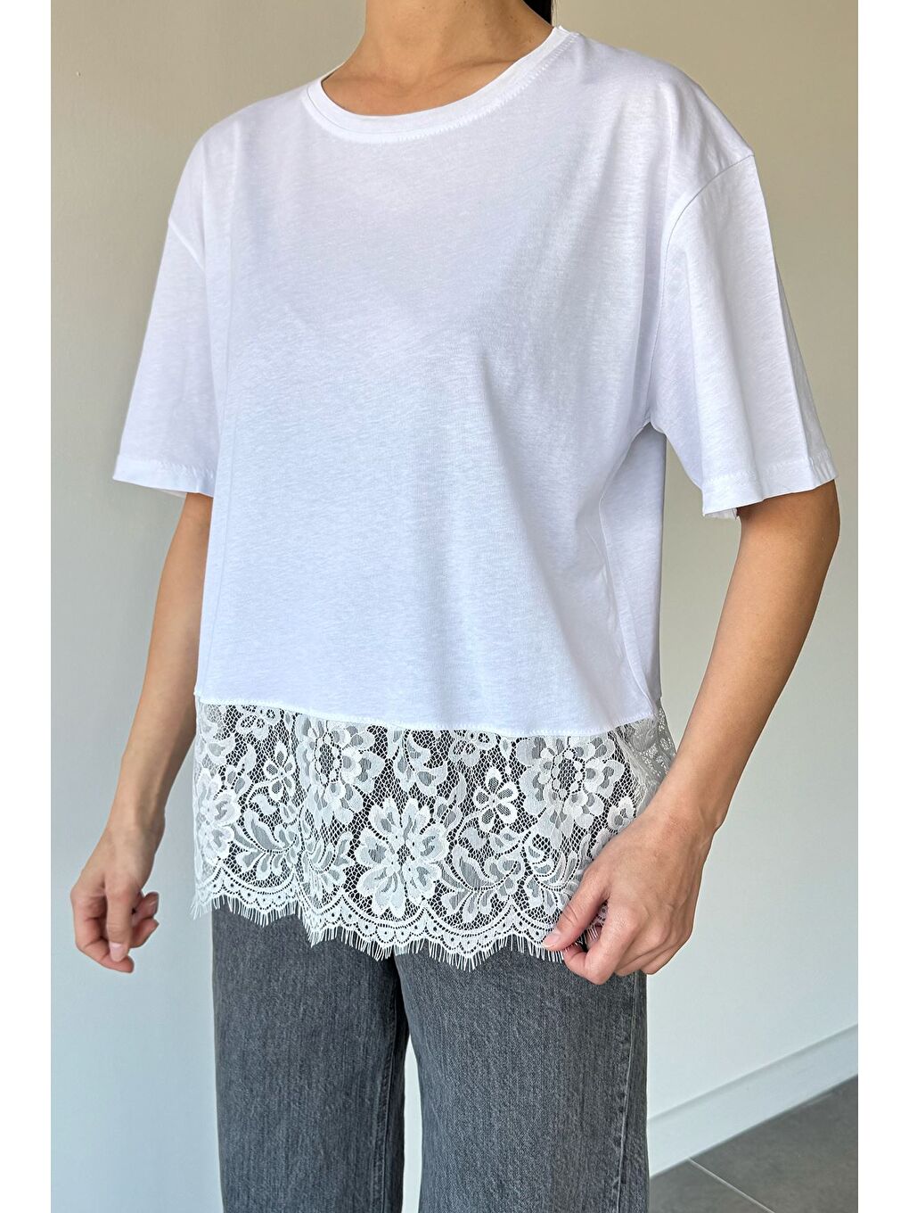 Beyaz Kadın Dantel Detaylı Tişört-2