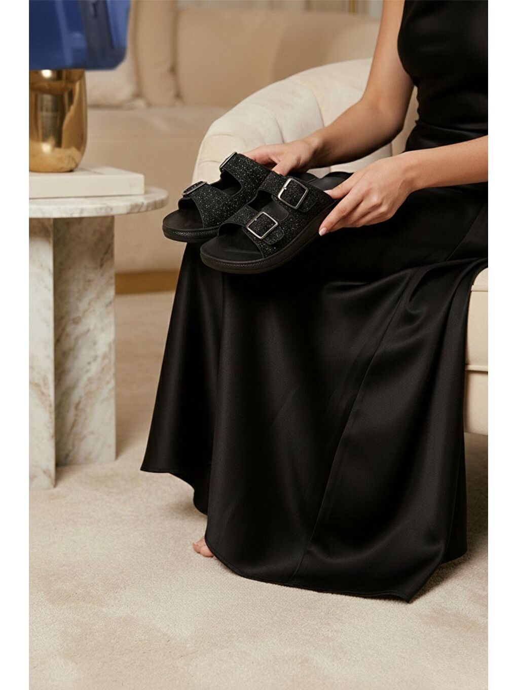 Siyah Lotu Kadın Işıltılı Çift Tokalı Anatomik Tabanlı Günlük Terlik - Simli-1