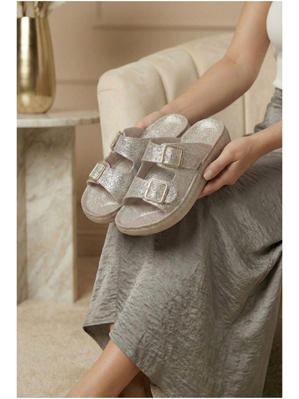 Sarı Lotu Kadın Işıltılı Çift Tokalı Anatomik Tabanlı Günlük Terlik - Simli-2