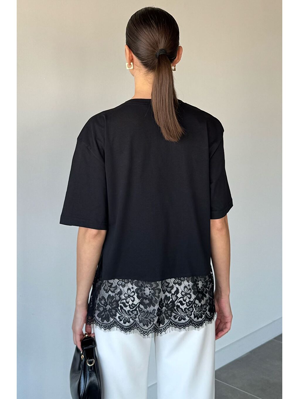 Siyah Kadın Dantel Detaylı Tişört-3