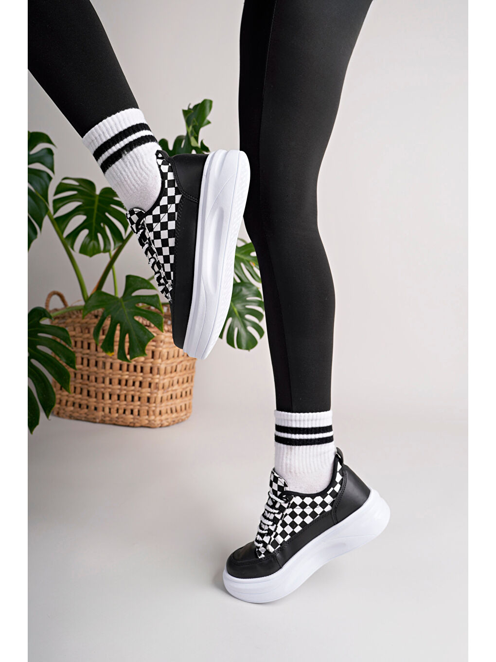 Siyah Kadın Yüksek Taban Dama Desenli Günlük Ayakkabı-1