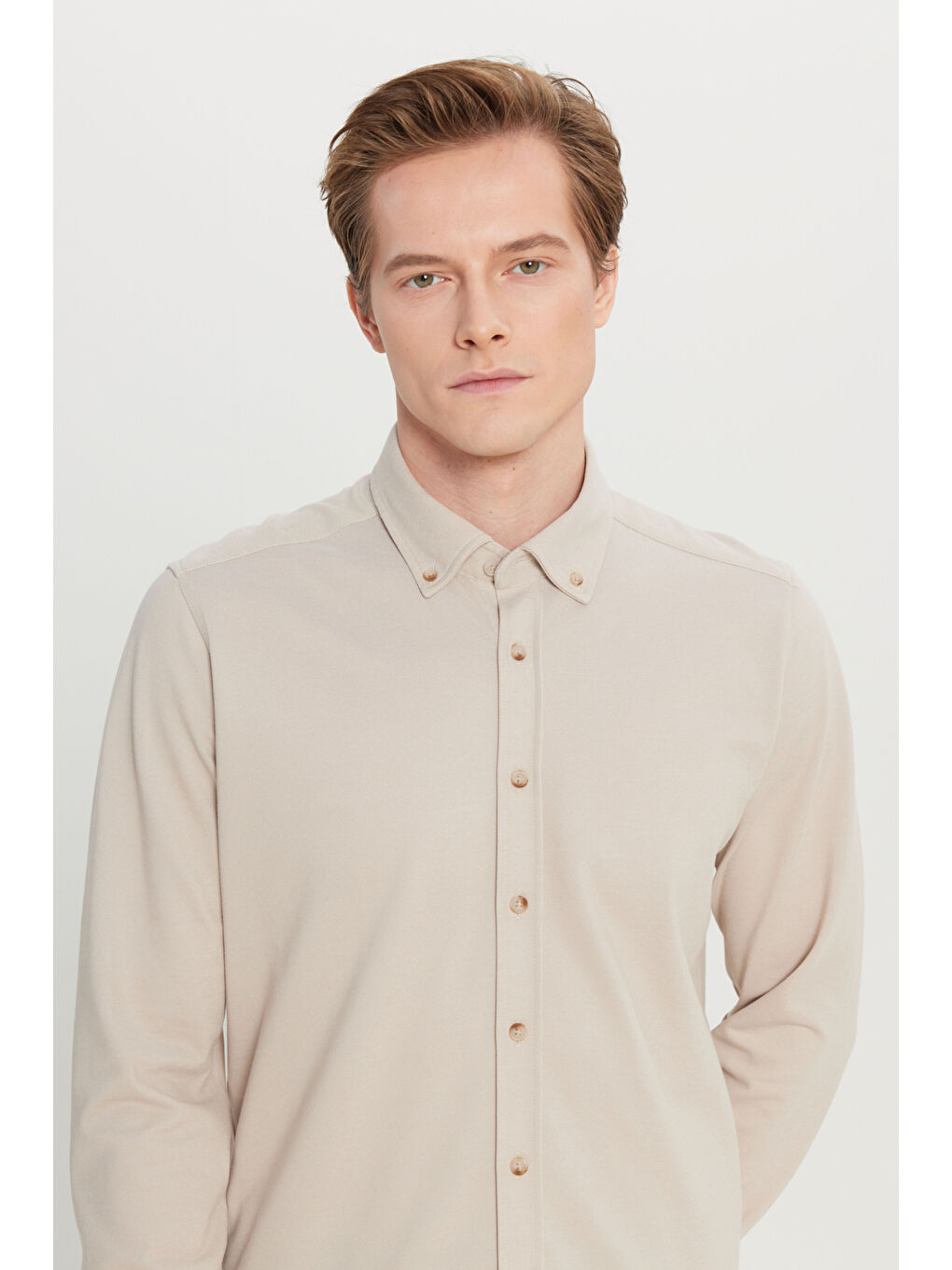Erkek Bej Pamuklu Slim Fit Dar Kesim Düğmeli Yaka Örme Gömlek-2