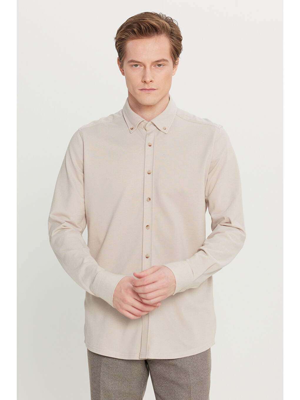 Erkek Bej Pamuklu Slim Fit Dar Kesim Düğmeli Yaka Örme Gömlek-3