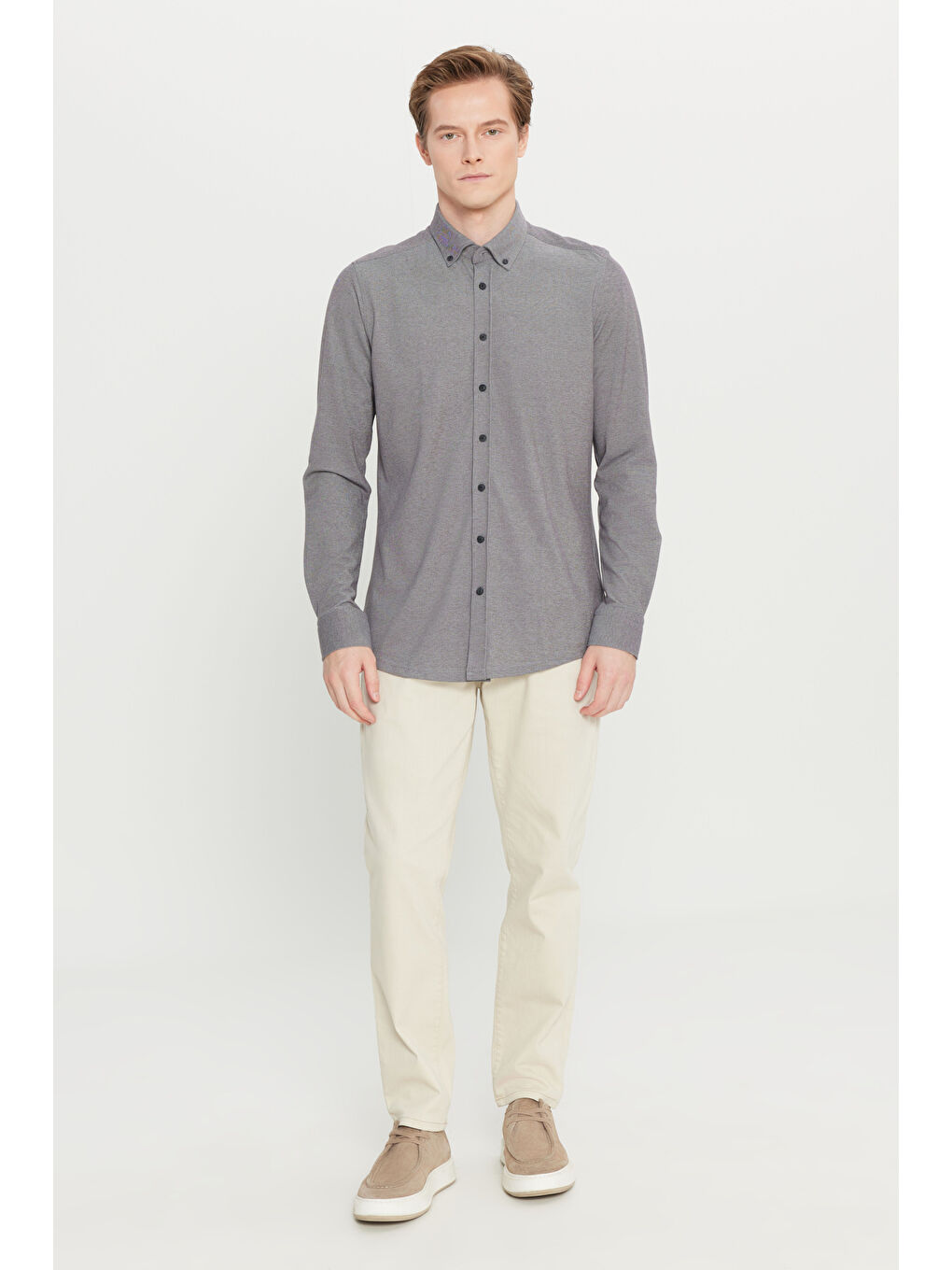 Erkek Gri Pamuklu Slim Fit Dar Kesim Düğmeli Yaka Örme Gömlek-1